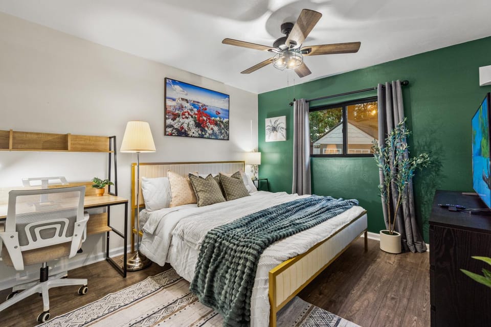 Entire Private Home with King Bed, Hot Tub, Parking, View, 1 Bedroom, 1 Bathroom, Available Now House in San Diego