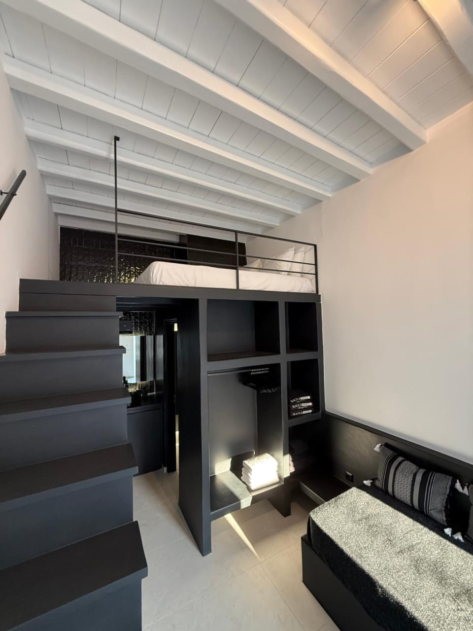 BLACK AND WHITE LOFTS - MYKONOS TOWN by Black and White Villas Apartment in Mykonos