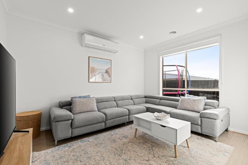 Scentbark Family Retreat House in Torquay