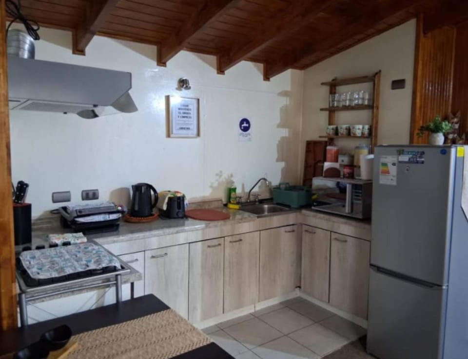 Coffee/tea facilities, Kitchen or kitchenette, oven, pet friendly, toaster