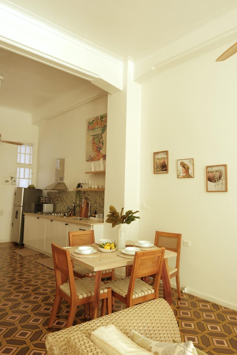 Kitchen or kitchenette, Dining area