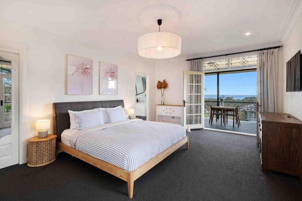 Bathroom, View (from property/room), Balcony/Terrace, Bedroom, Sea view, cot, wardrobe
