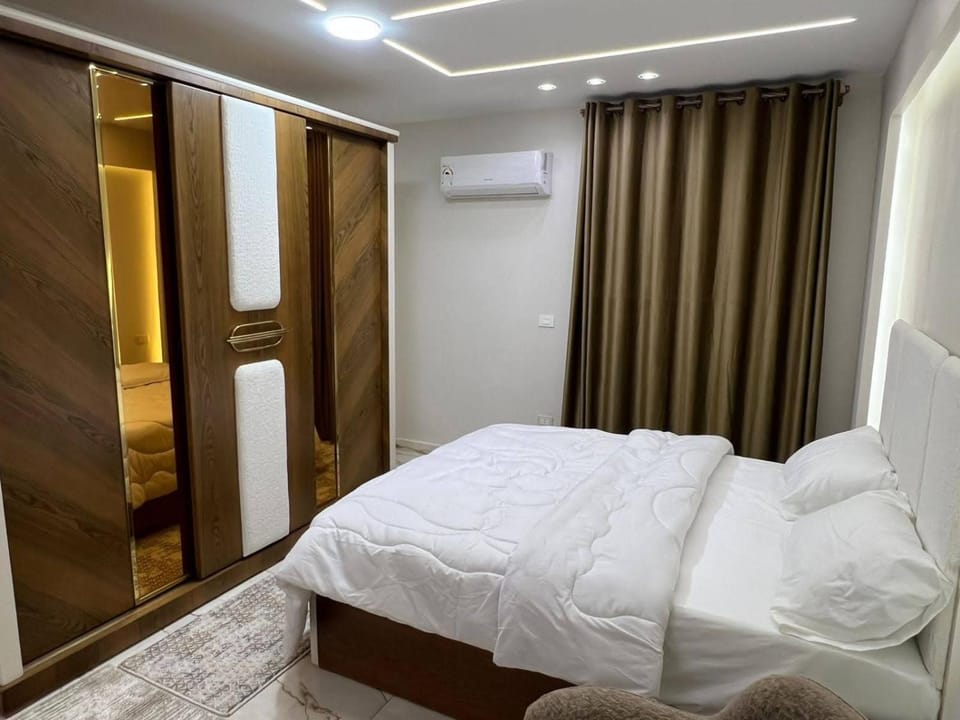 Bed, Photo of the whole room, Bedroom, wardrobe, air conditioner