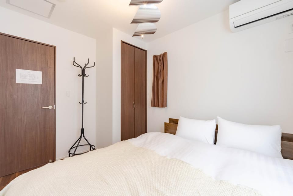 Bedroom, air conditioner