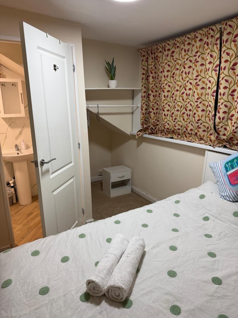 En-suit Double bedroom in Thornbury Bradford Vacation rental in Bradford