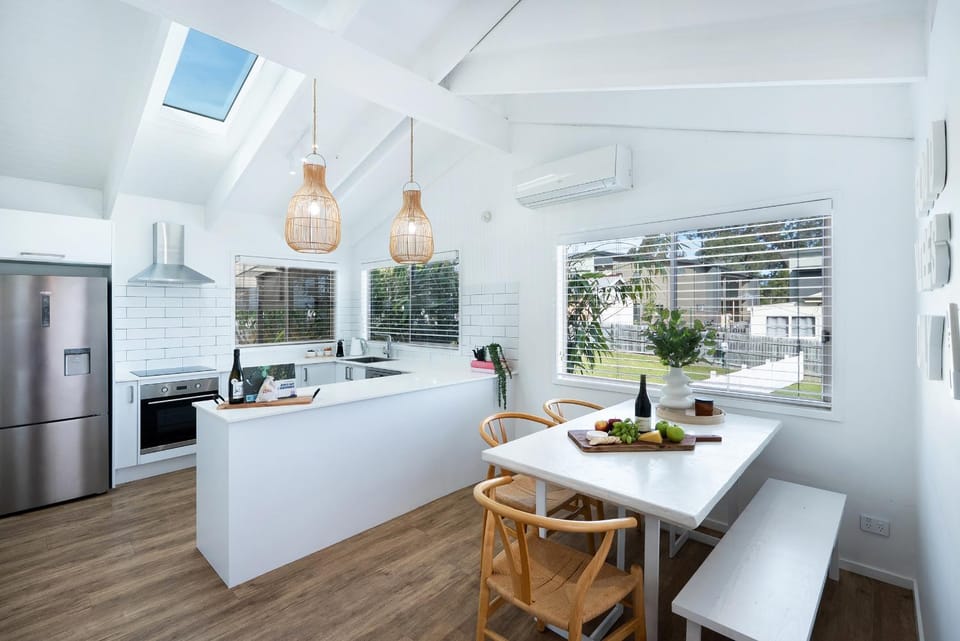 Kitchen or kitchenette, Seating area, Dining area