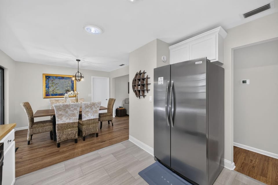 Kitchen or kitchenette, Seating area