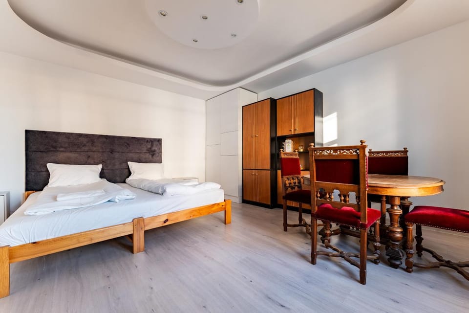Bed, Photo of the whole room, Seating area, Dining area, Bedroom, wardrobe