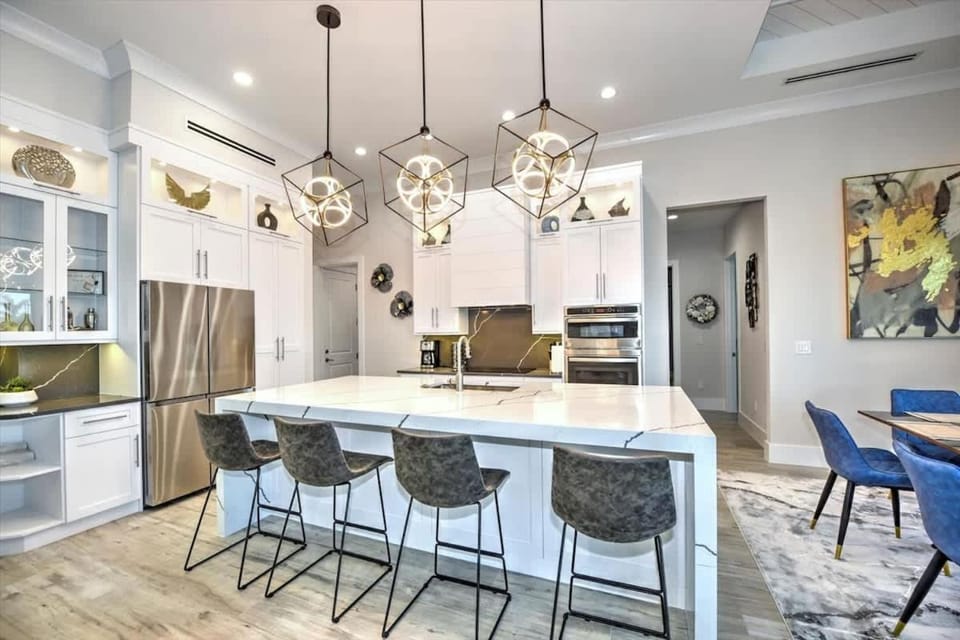 Luxury canal home w - heated pool & spa House in Marco Island