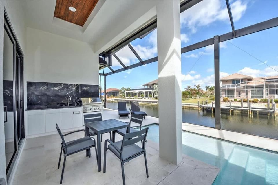 Luxury canal home w - heated pool & spa House in Marco Island