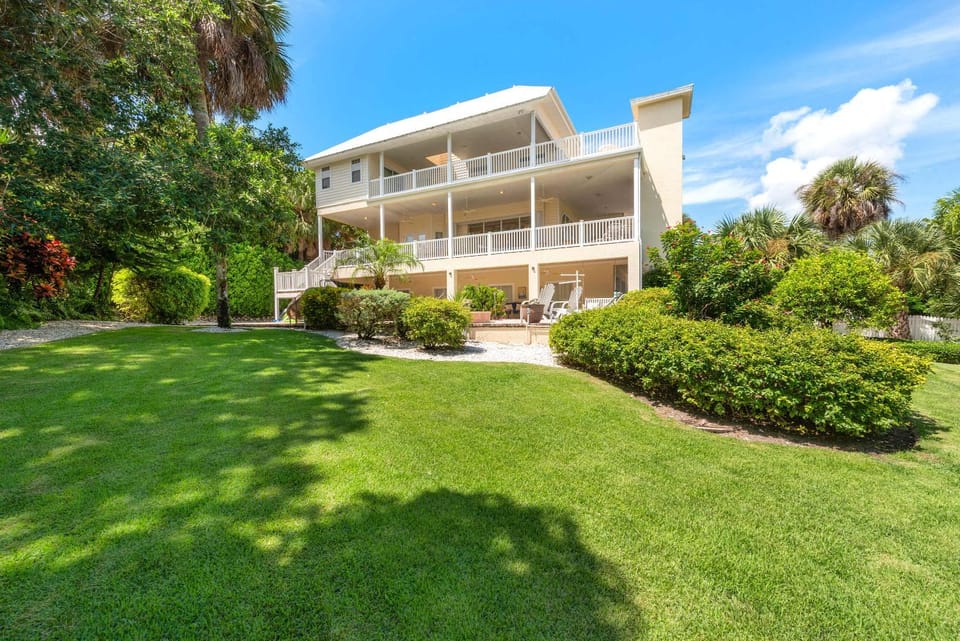 Florida Estate Home w-Bay View House in Marco Island