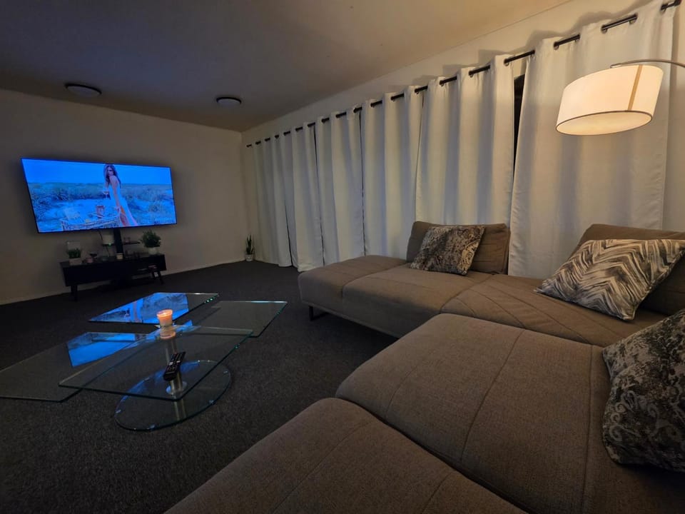 TV and multimedia, Seating area