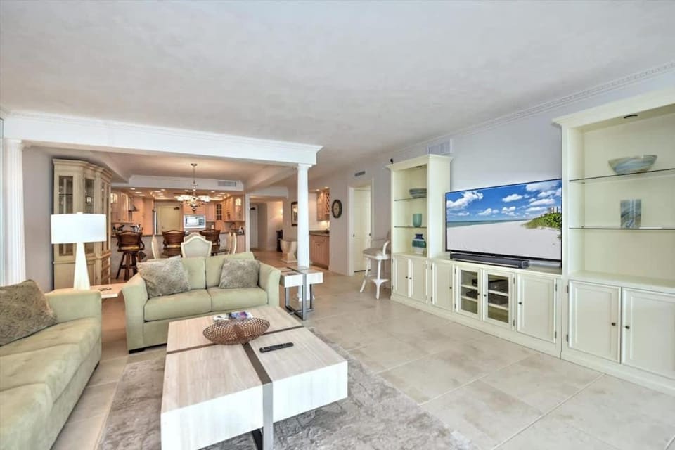 Rare Availability Beachfront Princess Del Mar 3-3 Apartment in Marco Island