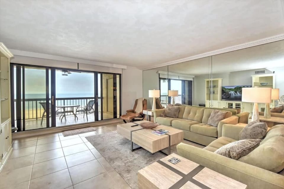Rare Availability Beachfront Princess Del Mar 3-3 Apartment in Marco Island