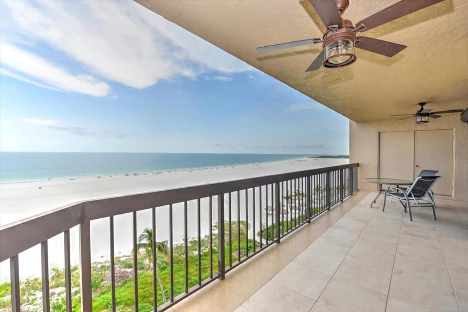 Rare Availability Beachfront Princess Del Mar 3-3 Apartment in Marco Island