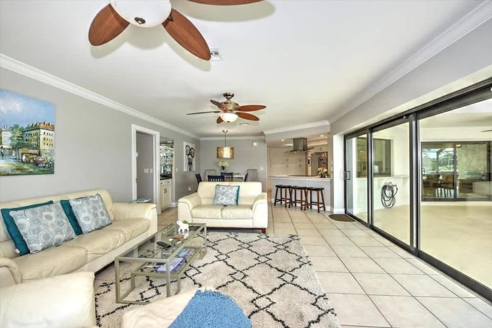 Southern Exposure Home - Expansive Canal Views House in Marco Island
