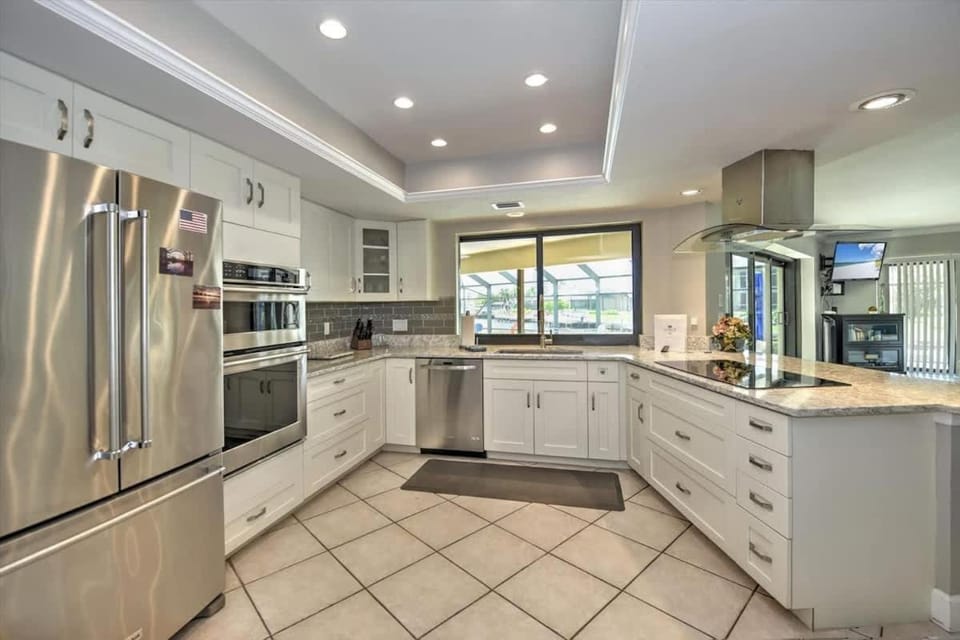 Southern Exposure Home - Expansive Canal Views House in Marco Island