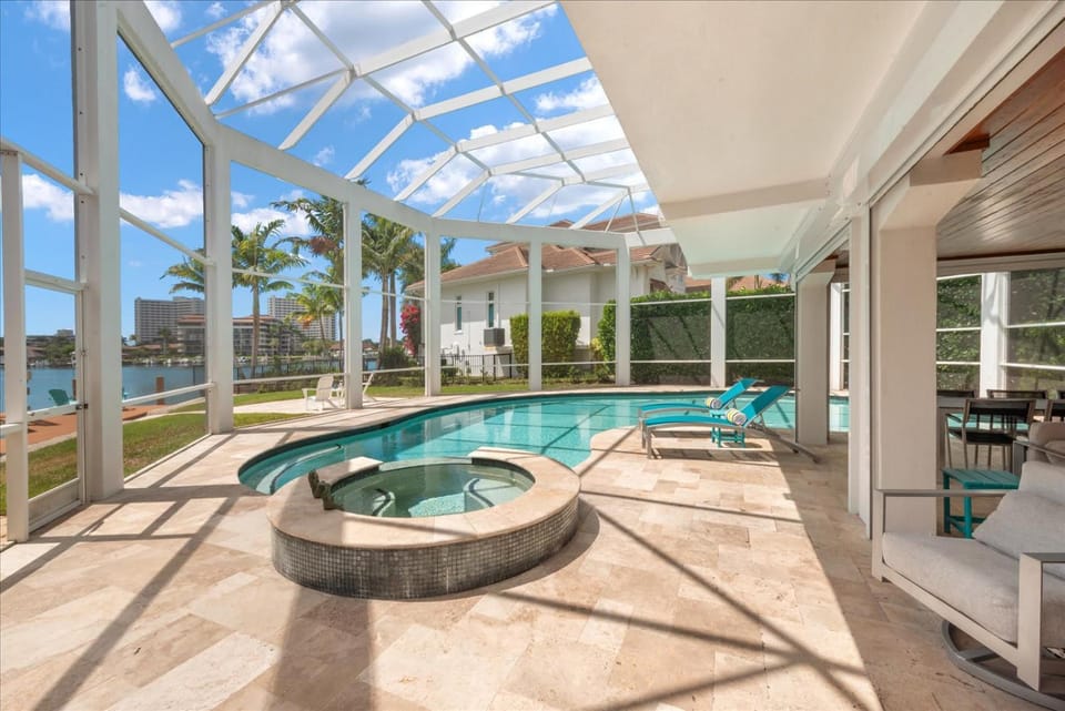 Upscale Canal Home w- Heated Pool & Spa House in Marco Island