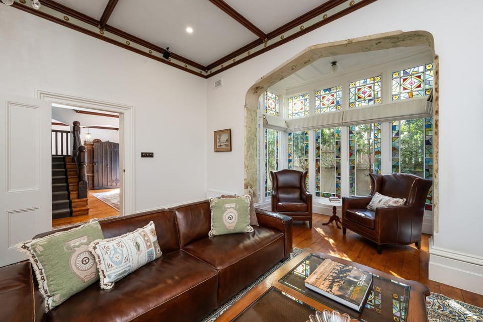 Living room, Seating area