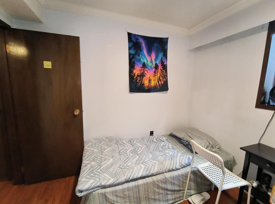Vancouver Main Guesthouse- Airport 9 Min, Free Parking Vacation rental in Vancouver