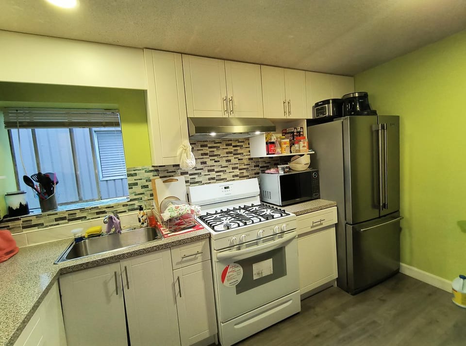 Vancouver Main Guesthouse- Airport 9 Min, Free Parking Vacation rental in Vancouver