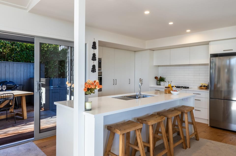 Kitchen or kitchenette, Dining area, dishwasher, oven, pet friendly, stove