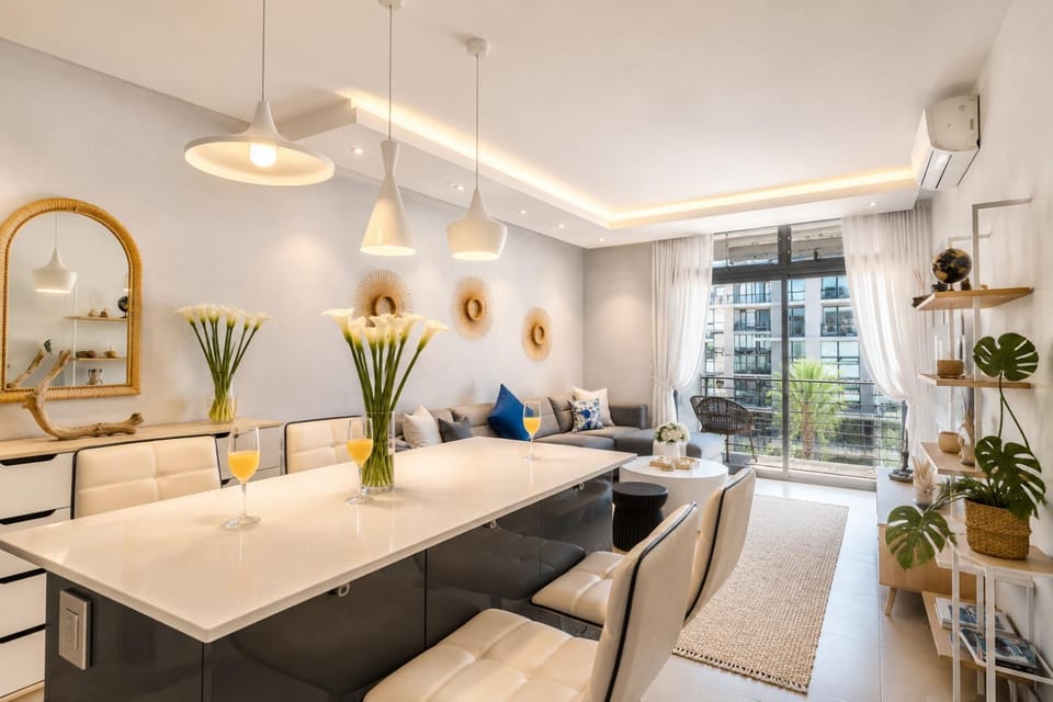 View (from property/room), Living room, Seating area, Dining area