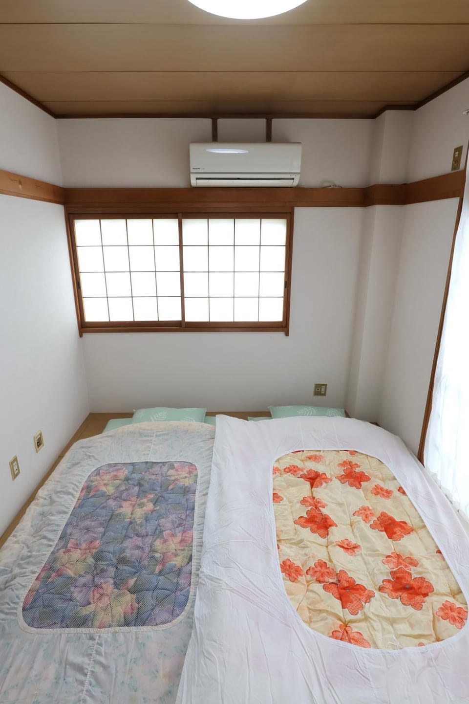 Bed, Photo of the whole room, Bedroom, air conditioner