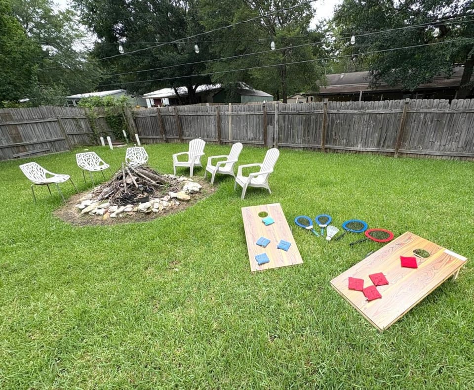 Bohemian Cottage, King Bed, RV Boat Trailer Parking, Perfect for Longer Stays! House in Texas