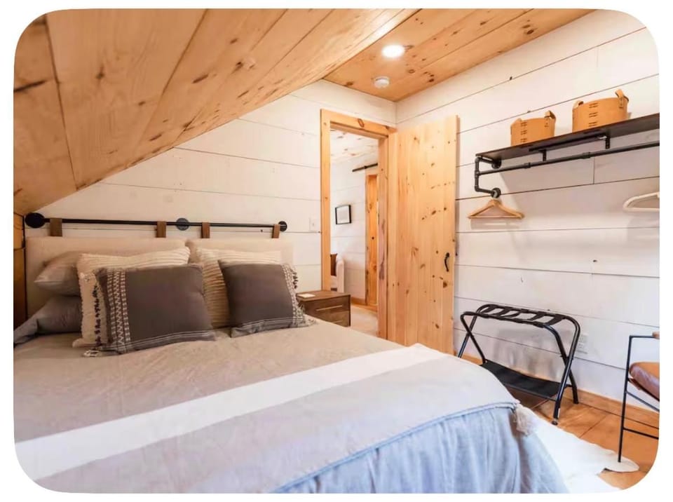 Summit view cottage Chalet in South Londonderry