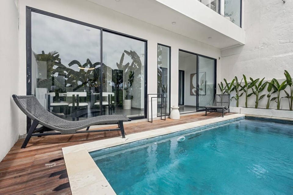 Berawa Escape, Rooftop Fire Pit, Pool Villa in North Kuta