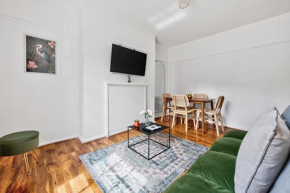 Cozy Apartment Near Hyde Park Apartment in City of Westminster