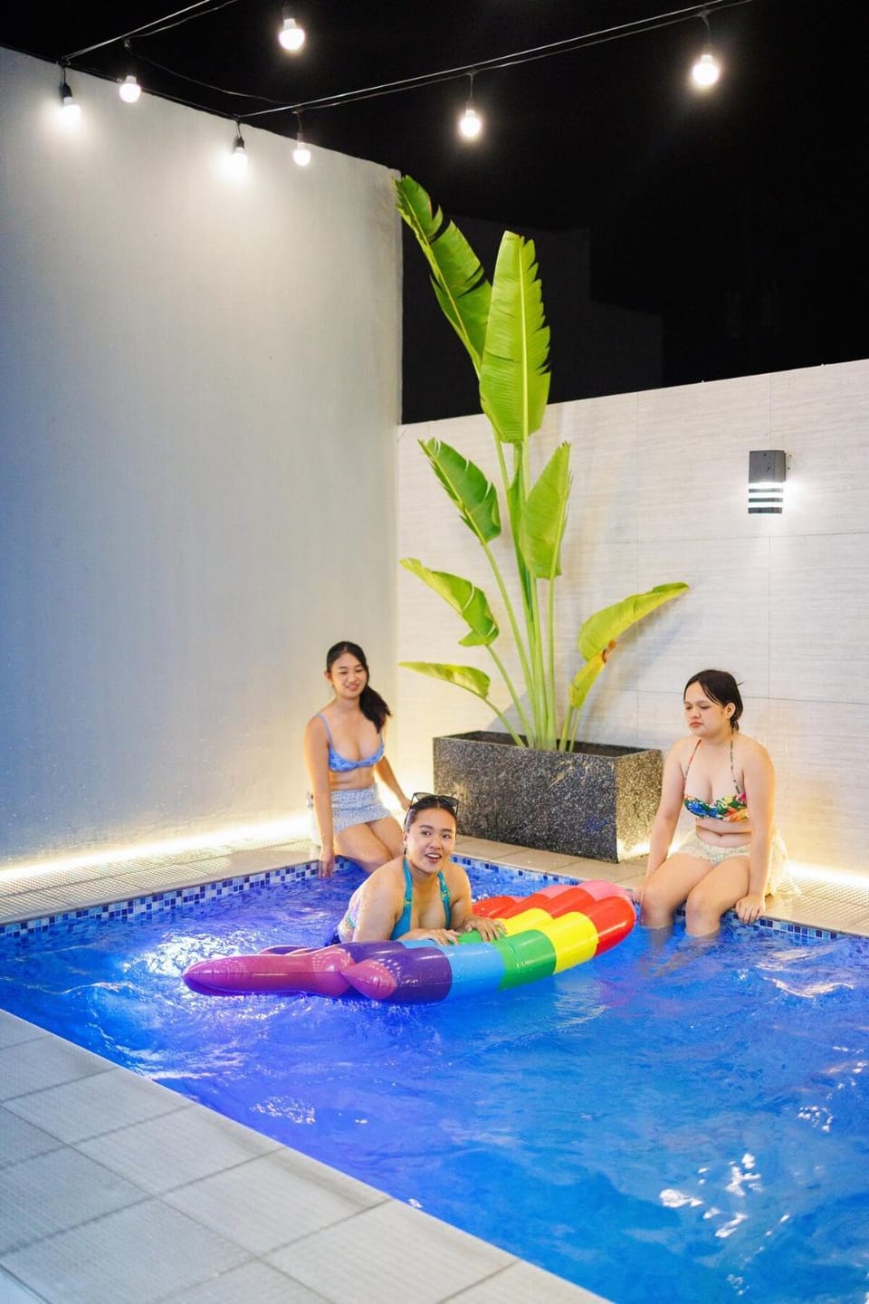Swimming pool, group of guests
