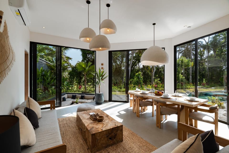 Day, Garden, Living room, Seating area, Dining area