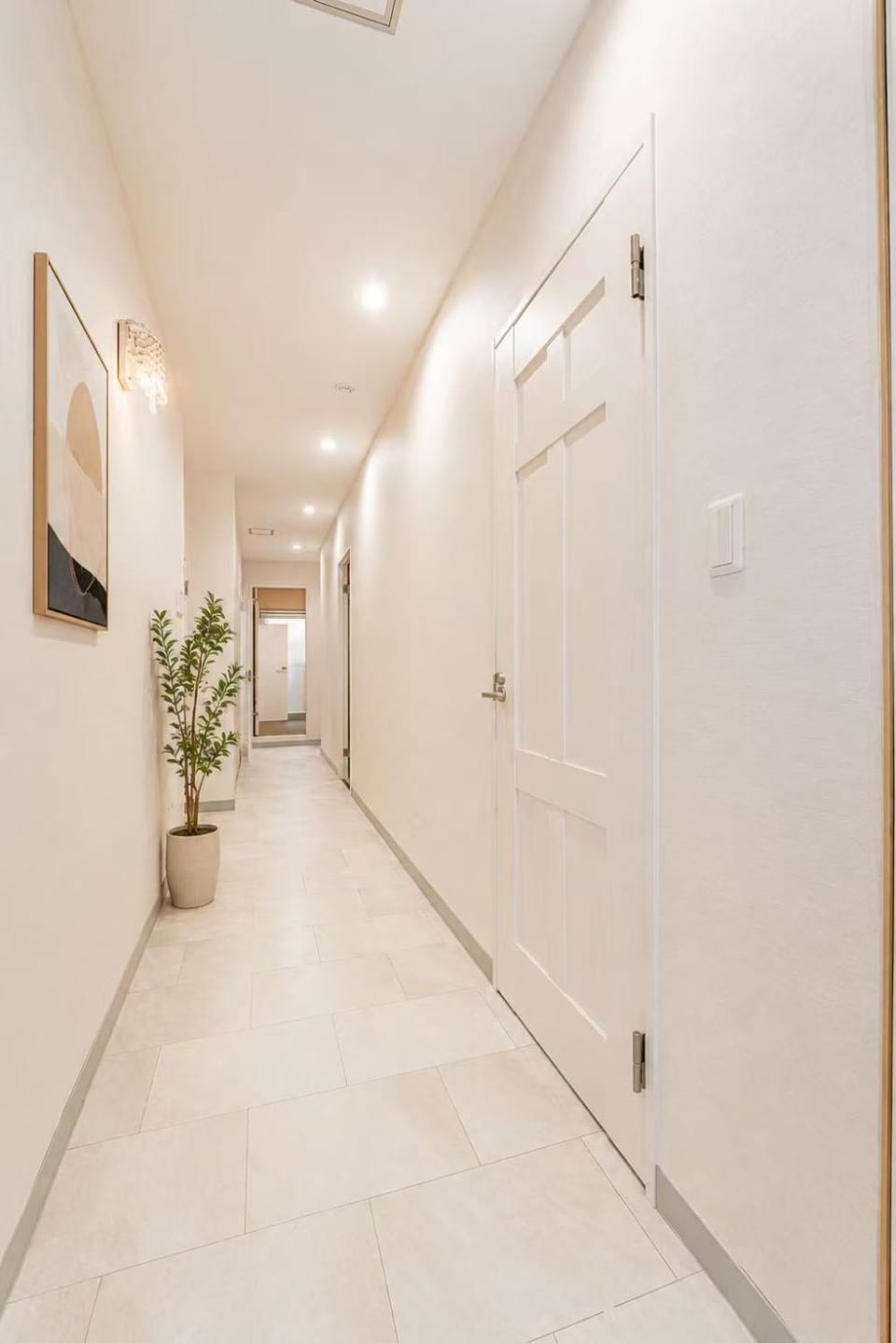 モダンな空間 最大9名 ファミリーグループ歓迎 ミニマルデザイン Apartment in Yokohama