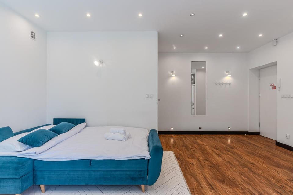 Bed, Living room, Photo of the whole room, Seating area, towels