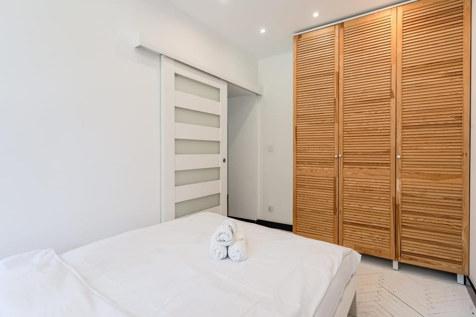 Bed, Photo of the whole room, Bedroom, towels, wardrobe
