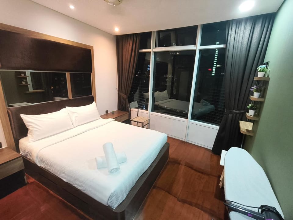 Bed, TV and multimedia, Living room, Photo of the whole room, Seating area, Bedroom, towels