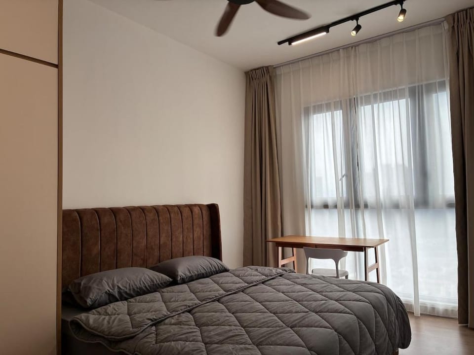 Photo of the whole room, Bedroom