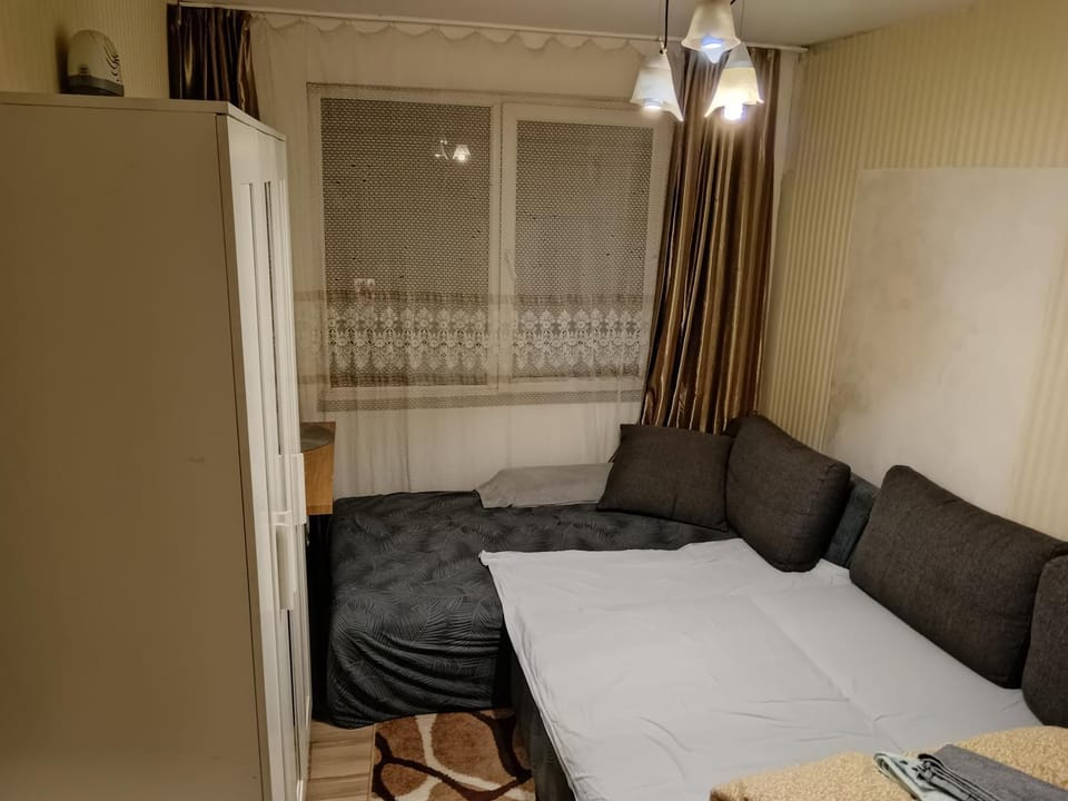 Bed, Living room, Photo of the whole room, Seating area, Bedroom