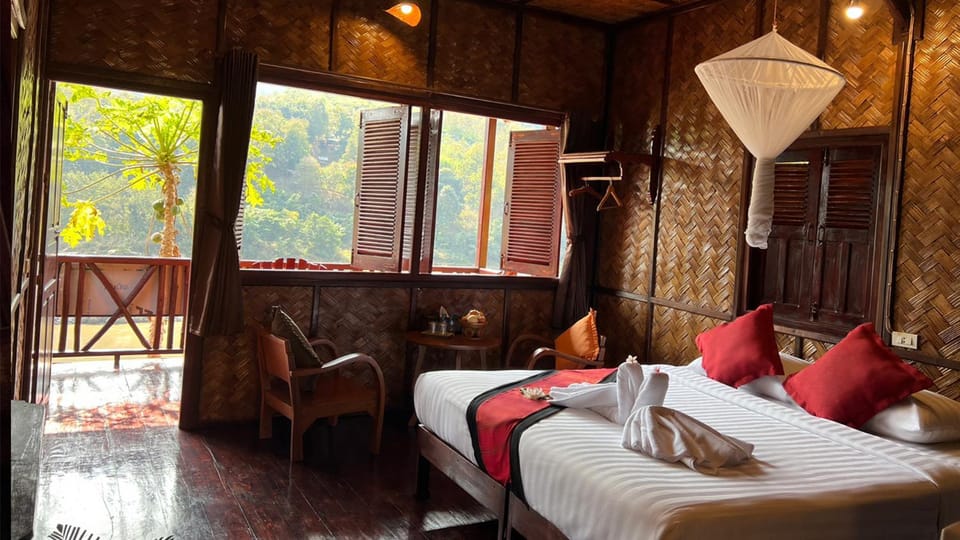 Bed, View (from property/room), Bedroom, City view