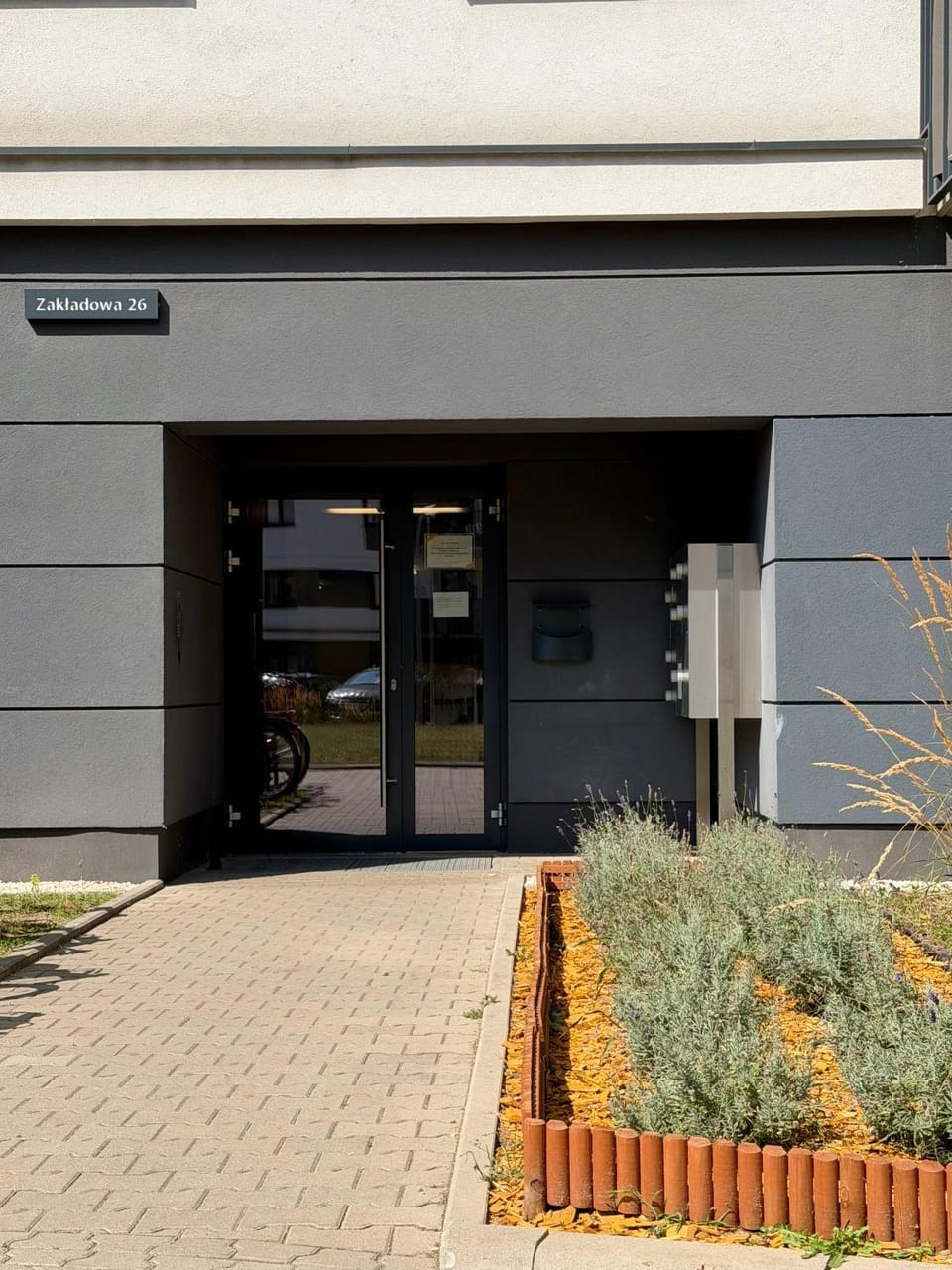 Property building, Facade/entrance