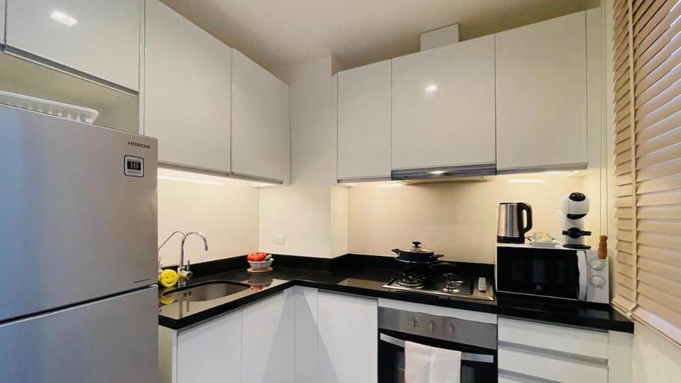 Kitchen or kitchenette, pet friendly, stove, toaster
