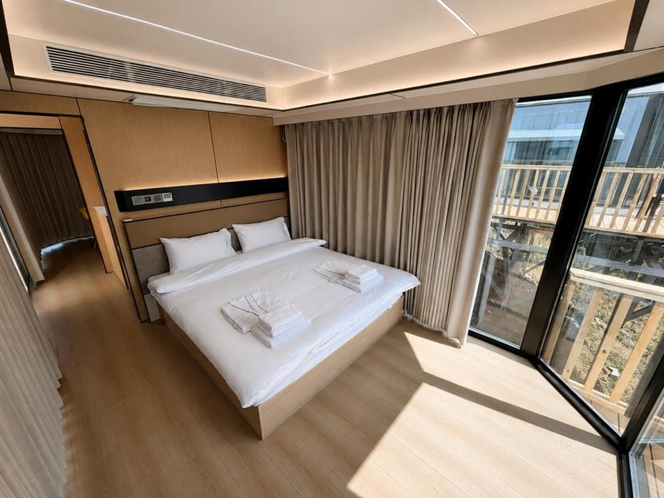 Bed, Photo of the whole room