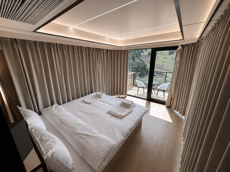 Bed, Photo of the whole room