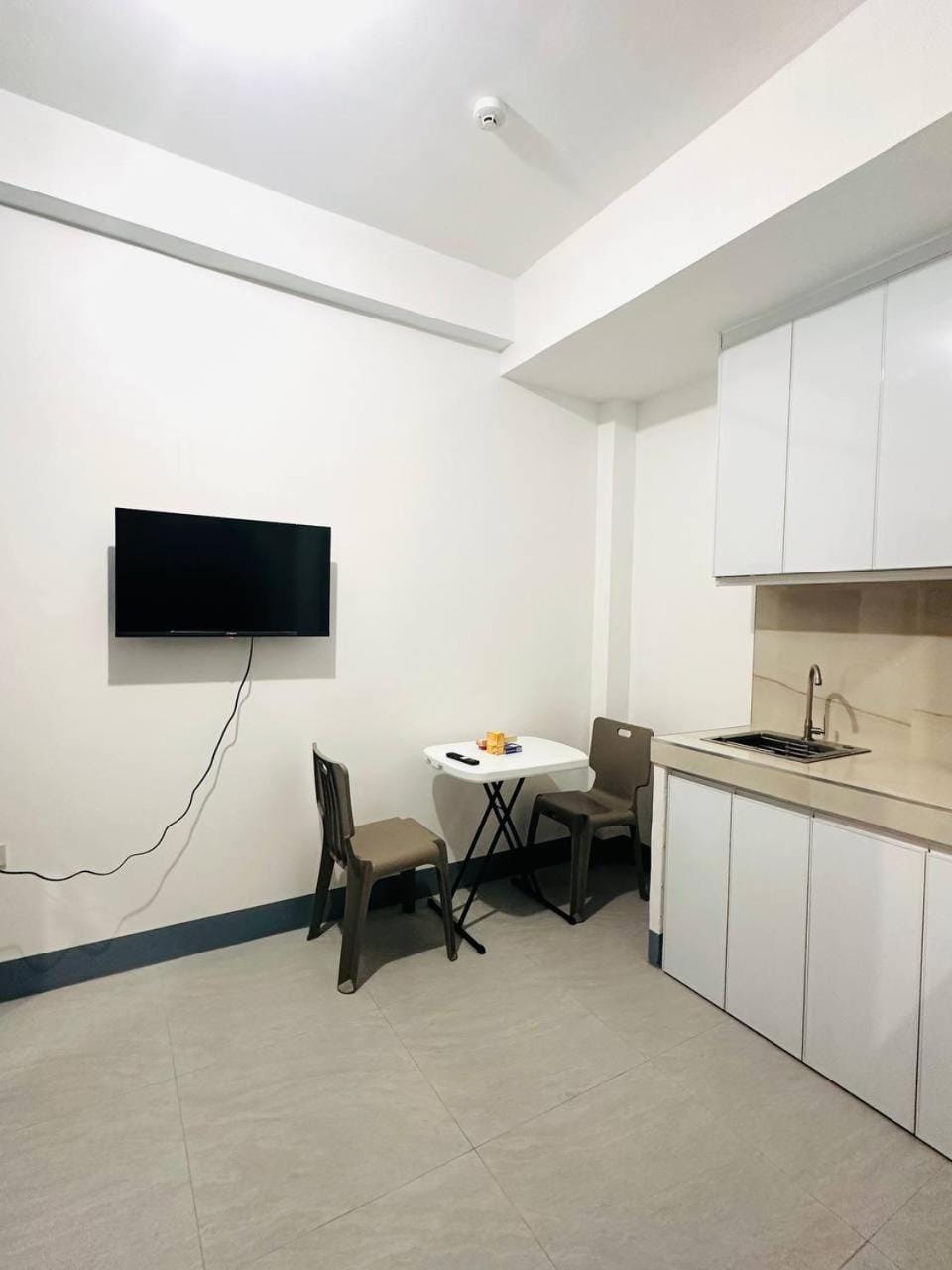 FLM Apartelle Hostel in Paranaque