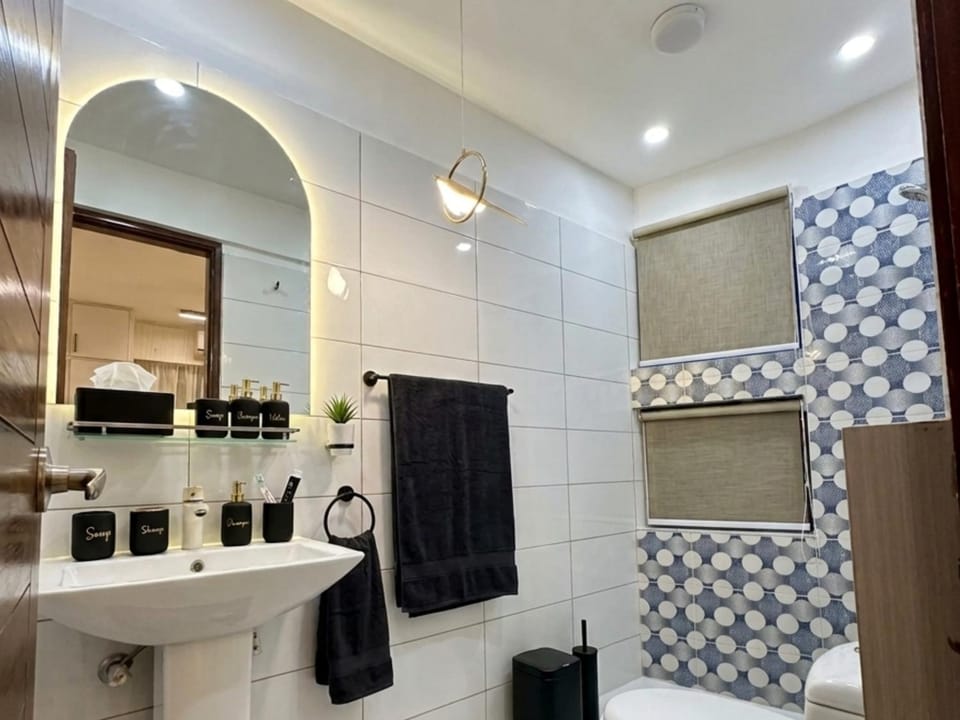 Shower, Bathroom, Kitchen or kitchenette, minibar, towels