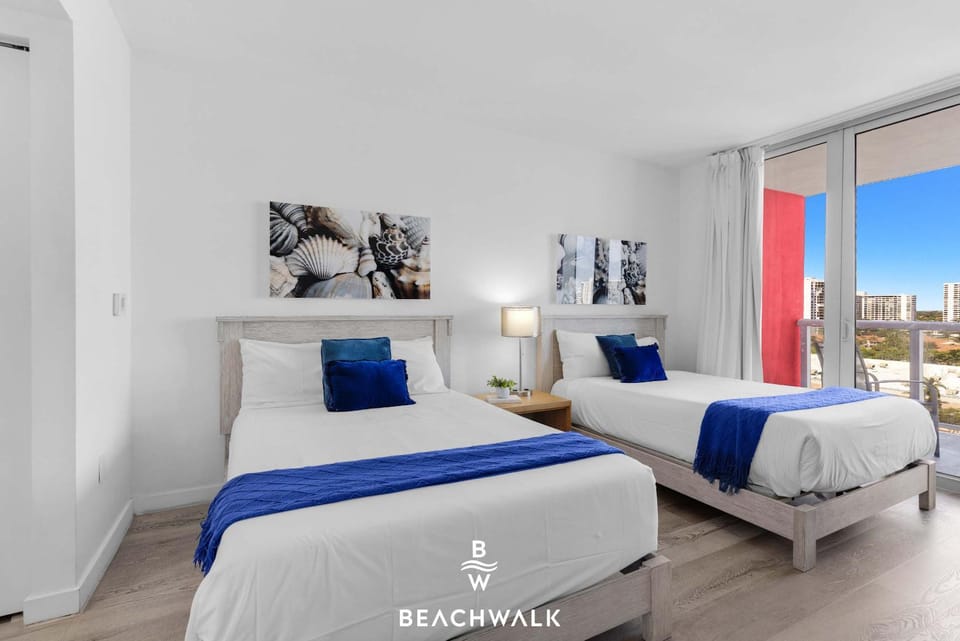 Bright Studio with Intercoastal & Marina View Inn in Hallandale Beach