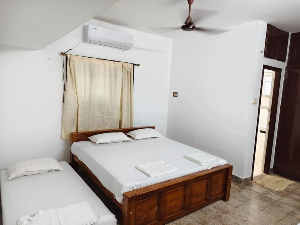 Bed, Photo of the whole room, Bedroom, air conditioner