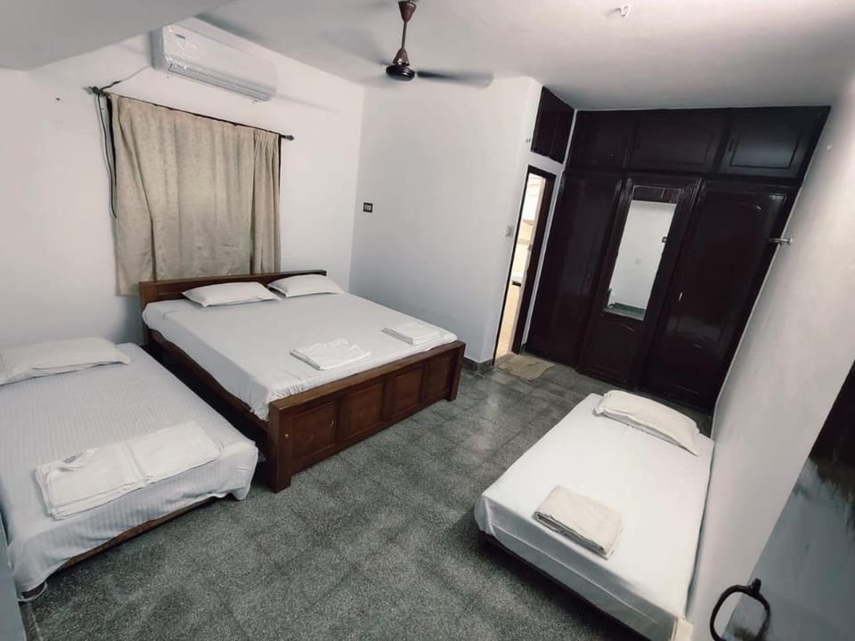 Bed, Photo of the whole room, Bedroom, air conditioner